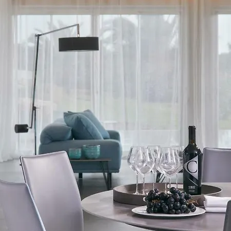 Boutique Island - White House فندق *